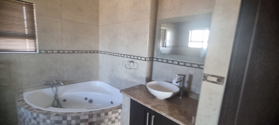 4 Bedroom Property for Sale in Country Club Western Cape